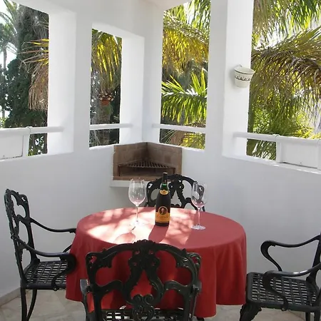 Carabeo - Prime Location & Pool - Lual *